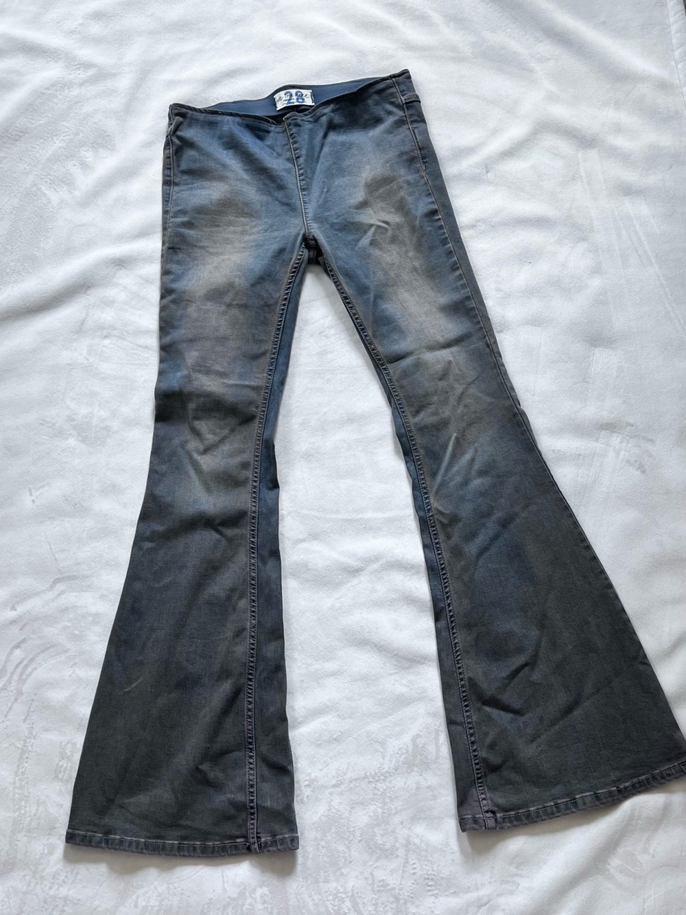 We The Free Blue Faded Pull On Flare Jeans Size 28